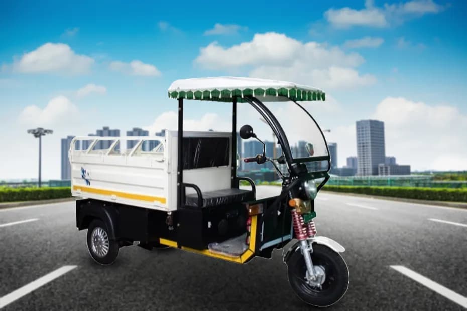 Mini Metro White E Rickshaw Loader Front Right Side Mini Metro White E Rickshaw Loader Front Right Side