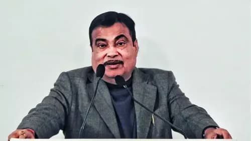 டிராக்டர் உற்பத்தியாளர்களை மாற்று எரிபொருள்களுக்கு மாற கத்காரி டிராக்டர் உற்பத்தியாளர்களை மாற்று எரிபொருள்களுக்கு மாற கத்காரி