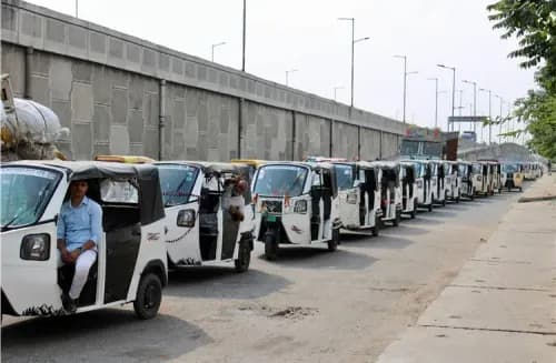 मोंट्रा इलेक्ट्रिकने ऑटो ड्रायव्हर्ससाठी Montra Electric Launches Super League for Auto Drivers