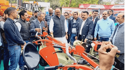 விஎஸ்டி டில்லர்ஸ் டிராக்டர்கள் UP அக்ரோடெக் 2024 இல் அதிநவீன விவசாய தீர்வுகளை காட்டுகிறது VST Tillers Tractors Showcases Cutting-Edge Agricultural Solutions at UP Agrotech 2024