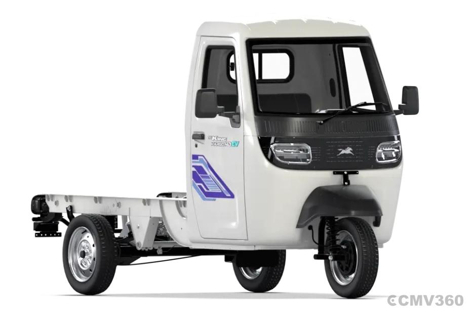 TVS King Kargo HD EV Pristine White CBC Right Front Three Quarter TVS King Kargo HD EV Pristine White CBC Right Front Three Quarter