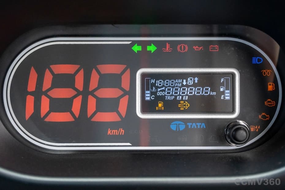 Digital instrument cluster for easy vehicle monitoring Digital instrument cluster for easy vehicle monitoring