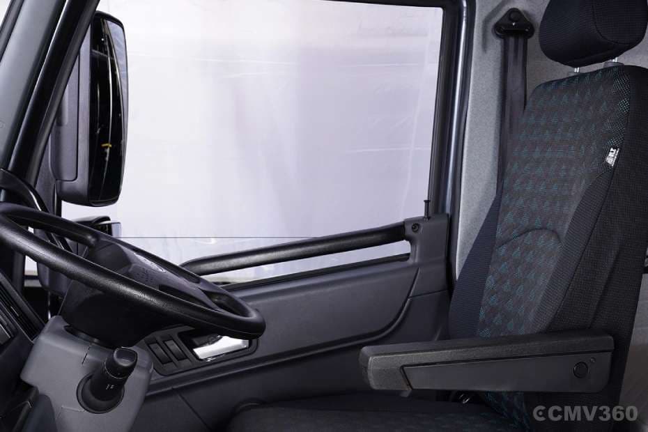 4-way air-suspended seats with climate-controlled driver cabin 4-way air-suspended seats with climate-controlled driver cabin