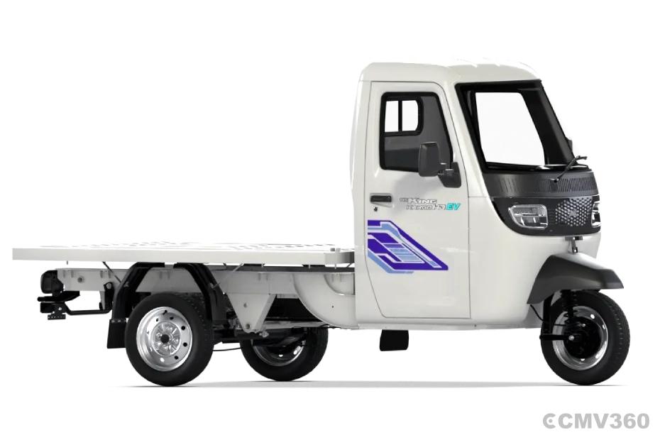 TVS King Kargo HD EV Pristine White Platform Right Front Front Three Quarter TVS King Kargo HD EV Pristine White Platform Right Front Front Three Quarter