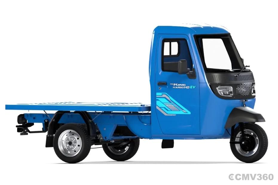 TVS King Kargo HD EV Neptune Blue Platform Right Front Three Quarter TVS King Kargo HD EV Neptune Blue Platform Right Front Three Quarter