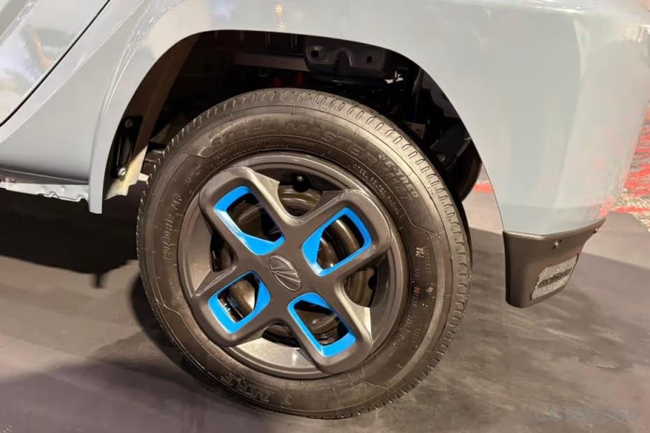 Mahindra UDO Alloy Wheel with Blue Accent and Tyre Detail Mahindra UDO Alloy Wheel with Blue Accent and Tyre Detail