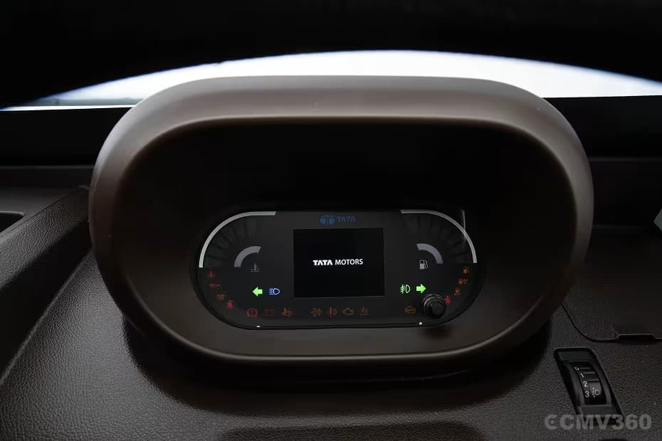 Smart display for real-time driving updates Smart display for real-time driving updates
