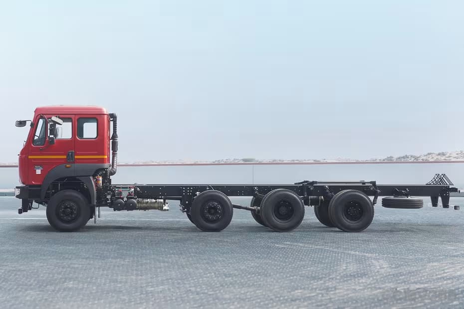 Tata SIGNA 3725.T Left Side View Tata SIGNA 3725.T Left Side View