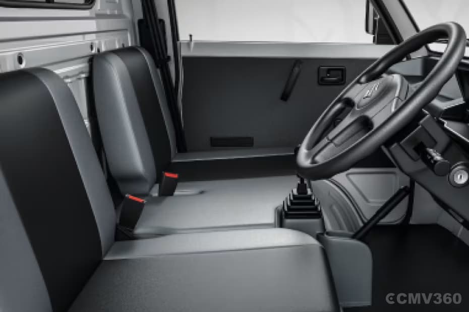 Flat, adjustable seats with roomy, heat-resistant cabin comfort Flat, adjustable seats with roomy, heat-resistant cabin comfort