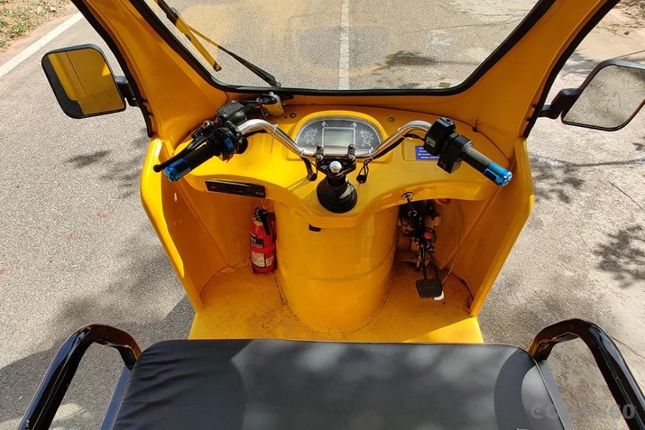 3ev Vega 4 Handlebar Controls, Fire Extinguisher, and Pedals 3ev Vega 4 Handlebar Controls, Fire Extinguisher, and Pedals
