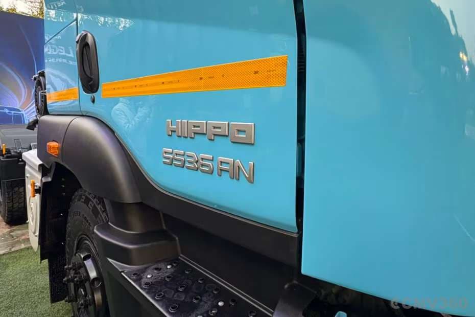Ashok Leyland HIPPO 5536 AN Side Badge Close-up Ashok Leyland HIPPO 5536 AN Side Badge Close-up