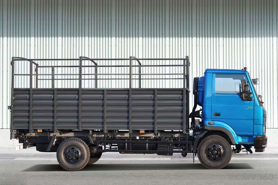 Tata AZURA 710 Right Side View Tata AZURA 710 Right Side View