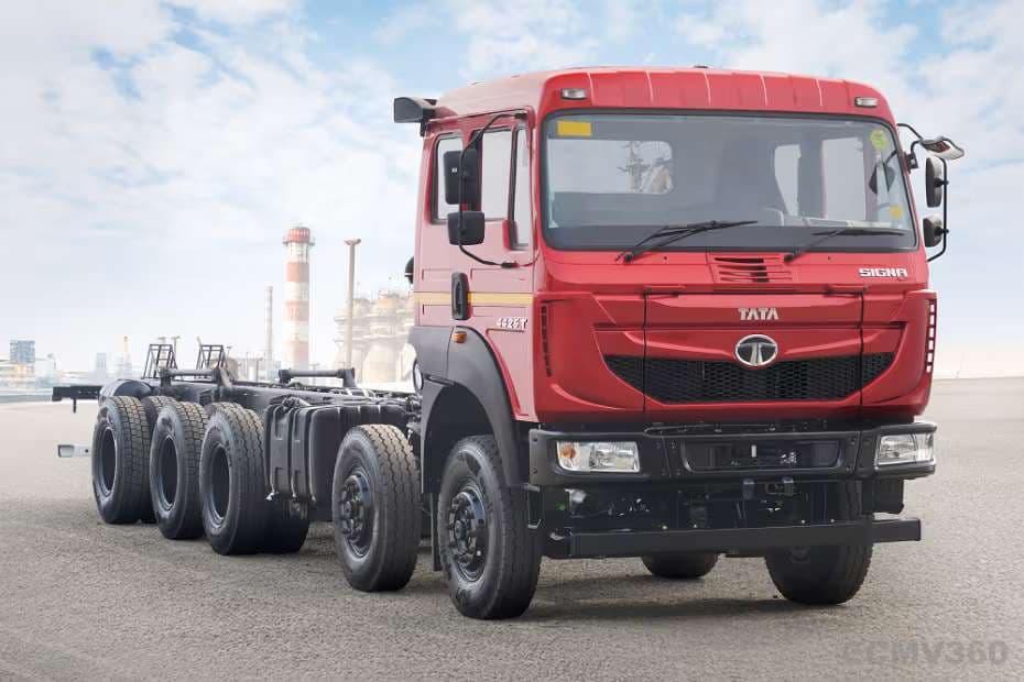 Tata SIGNA 4425.T Right Front Three Quarter Tata SIGNA 4425.T Right Front Three Quarter