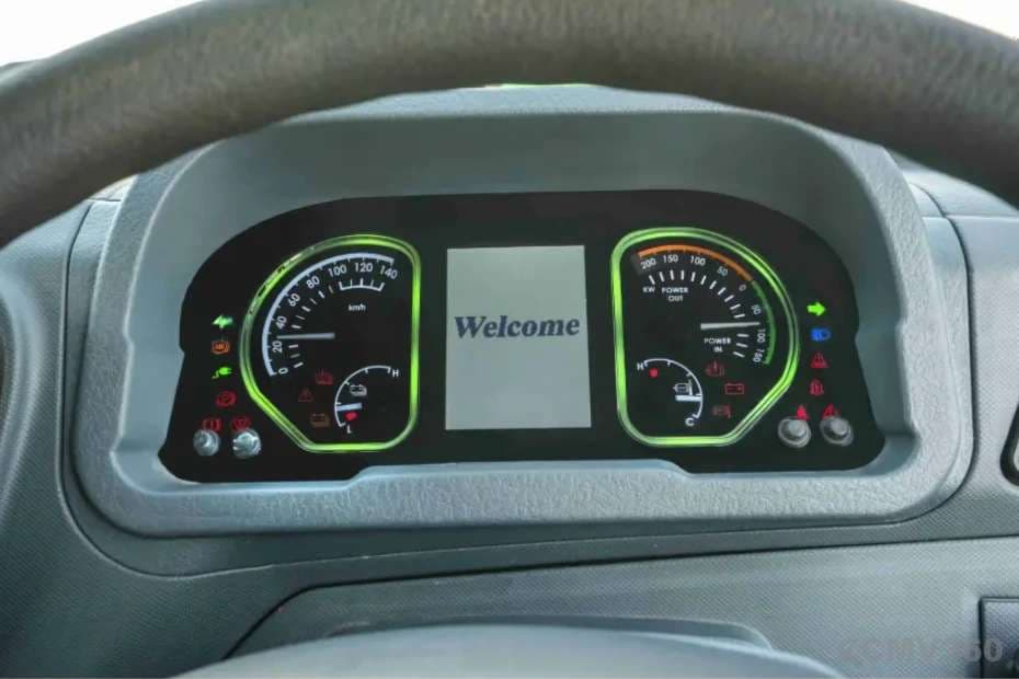 Digital instrument cluster with real-time EV data Digital instrument cluster with real-time EV data