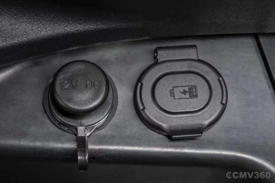 Bajaj Riki C4005 Charger / USB / Glove Box Bajaj Riki C4005 Charger / USB / Glove Box