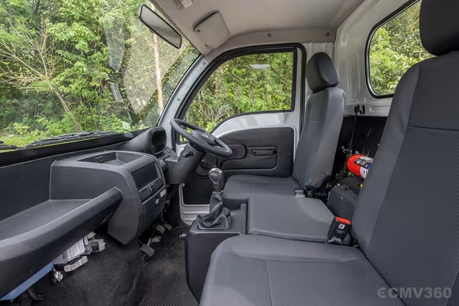 Spacious cabin with comfortable dual seating Spacious cabin with comfortable dual seating