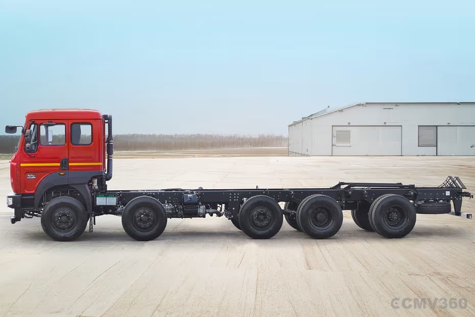 Tata SIGNA 4425.T Left Side View Tata SIGNA 4425.T Left Side View