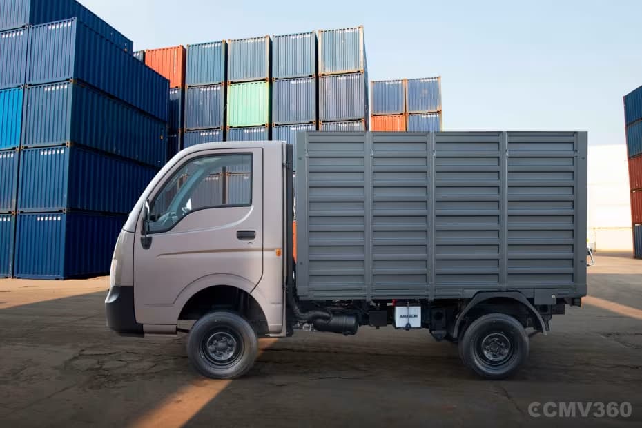 Strong, spacious load body for heavy transport Strong, spacious load body for heavy transport