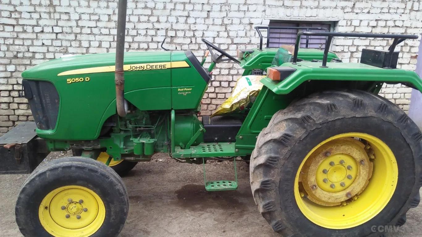 John Deere 5050 D
