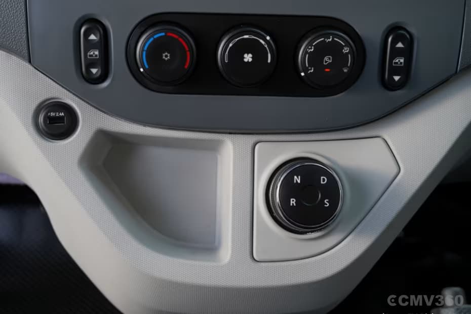 Tata Intra EV Pickup Climate Control Panel with Rotary Gear Selector and USB Charging Port Tata Intra EV Pickup Climate Control Panel with Rotary Gear Selector and USB Charging Port