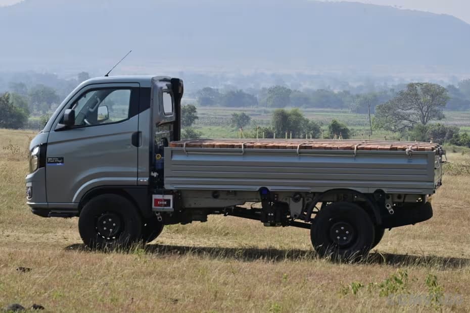 Longest and widest load body with durable 15-inch tyres Longest and widest load body with durable 15-inch tyres