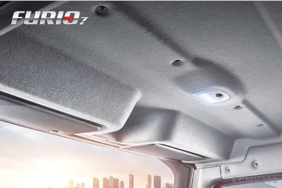 Spacious cabin roof with built-in interior reading lamp Spacious cabin roof with built-in interior reading lamp