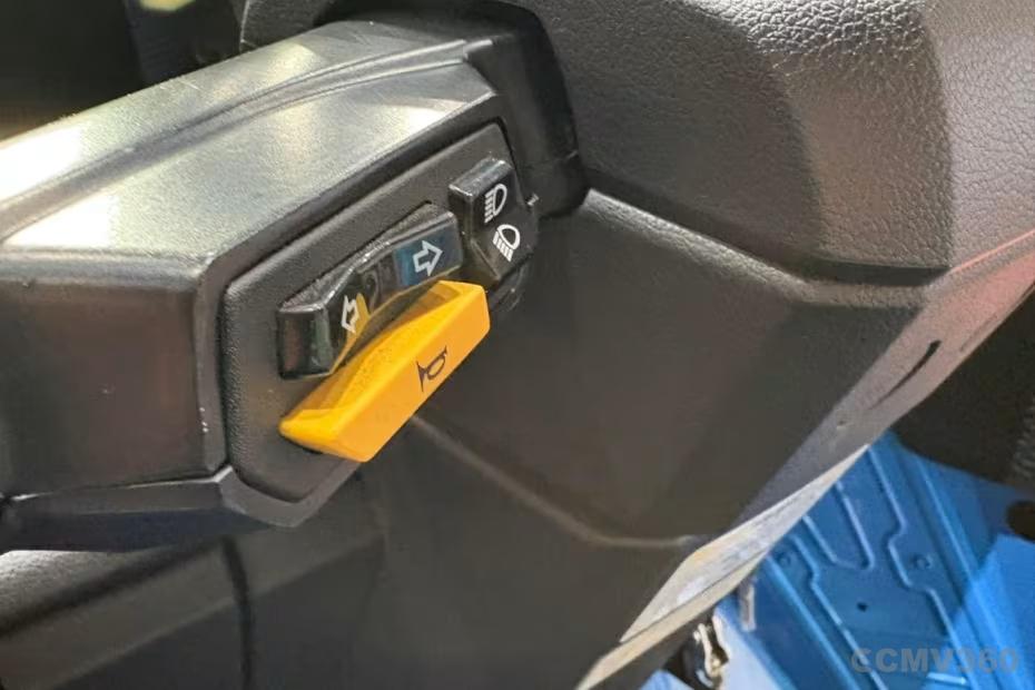 Mahindra UDO Handlebar Switch with Horn, Indicator and Headlamp Controls Mahindra UDO Handlebar Switch with Horn, Indicator and Headlamp Controls