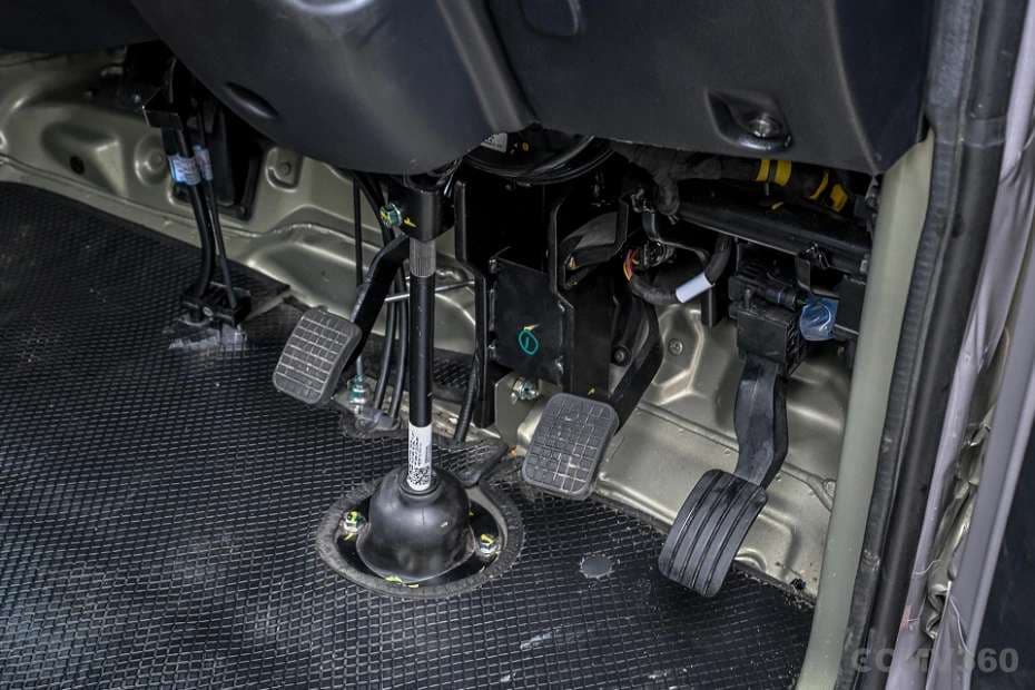 Robust clutch and brake pedals for commercial duty Robust clutch and brake pedals for commercial duty