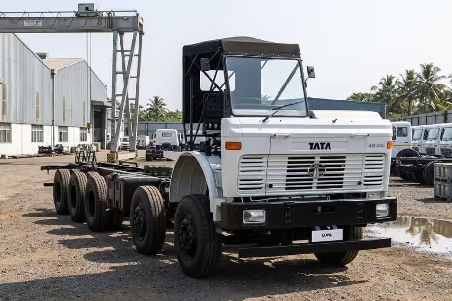 Tata LPT 4830 Cowl Right Front Three Quarter Tata LPT 4830 Cowl Right Front Three Quarter