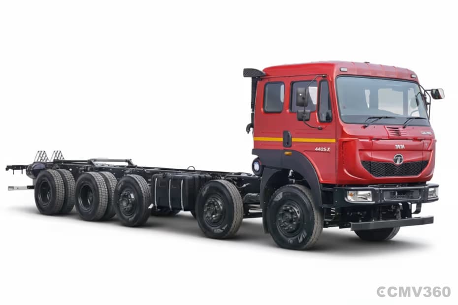 Tata SIGNA 4425.T Right Front Three Quarter Tata SIGNA 4425.T Right Front Three Quarter