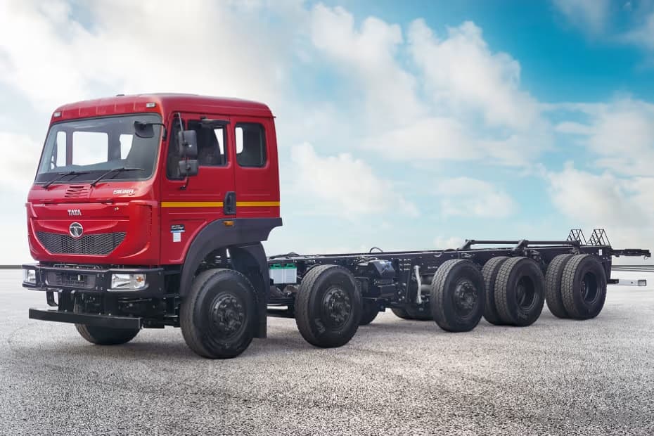 Tata SIGNA 4425.T Left Front Three Quarter Tata SIGNA 4425.T Left Front Three Quarter