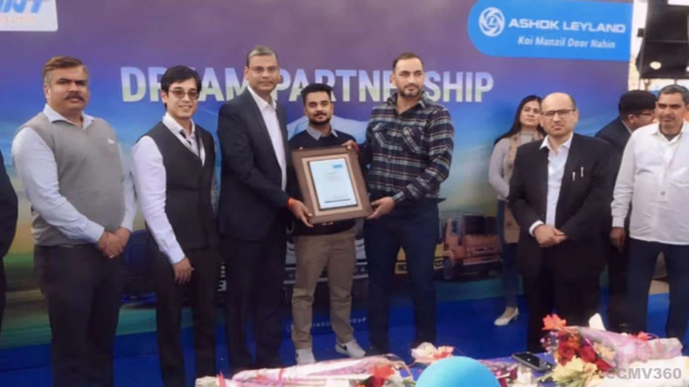अशोक लीलैंड ने तत्काल परिवहन समाधान के लिए ट्रकों का पहला बैच वितरित किया Ashok Leyland Delivers First Batch of Trucks to Instant Transport Solution