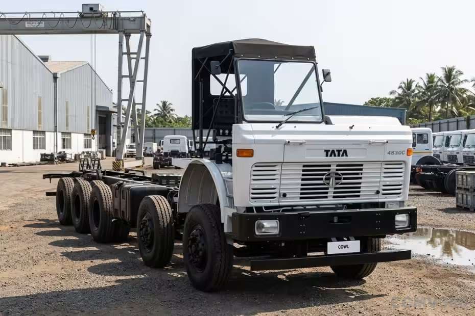 Tata LPT 4830 Cowl Right Front Three Quarter Tata LPT 4830 Cowl Right Front Three Quarter