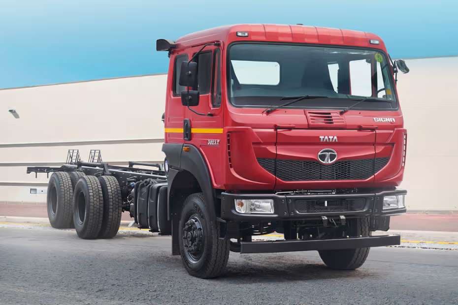 Tata SIGNA 3023.T Right Front Three Quarter Tata SIGNA 3023.T Right Front Three Quarter