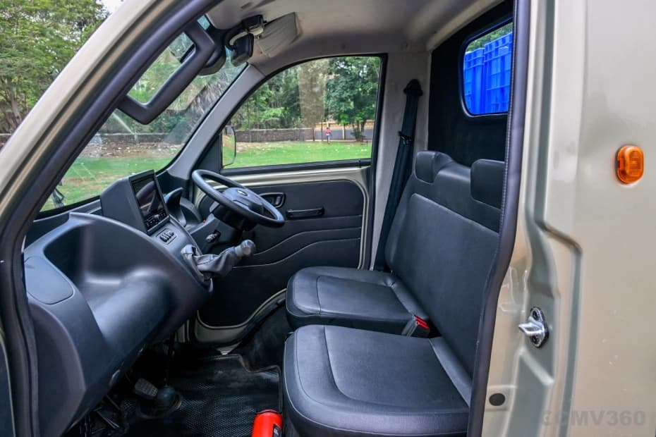 Spacious dual-seat cabin for driver and co-driver comfort Spacious dual-seat cabin for driver and co-driver comfort