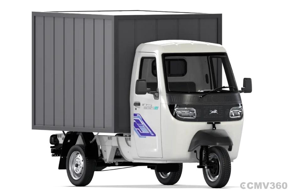 TVS King Kargo HD EV Pristine White Container Right Front Three Quarter TVS King Kargo HD EV Pristine White Container Right Front Three Quarter