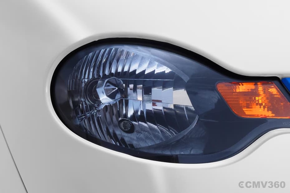 Mahindra Zeo Headlamp Close View Mahindra Zeo Headlamp Close View