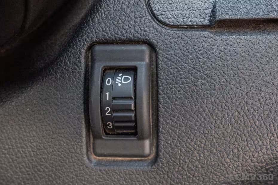 Adjustable headlamp leveling control Adjustable headlamp leveling control