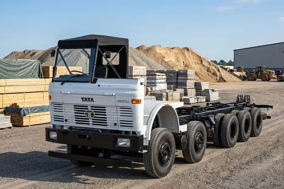 Tata LPT 4830 Cowl Left Front Three Quarter Tata LPT 4830 Cowl Left Front Three Quarter