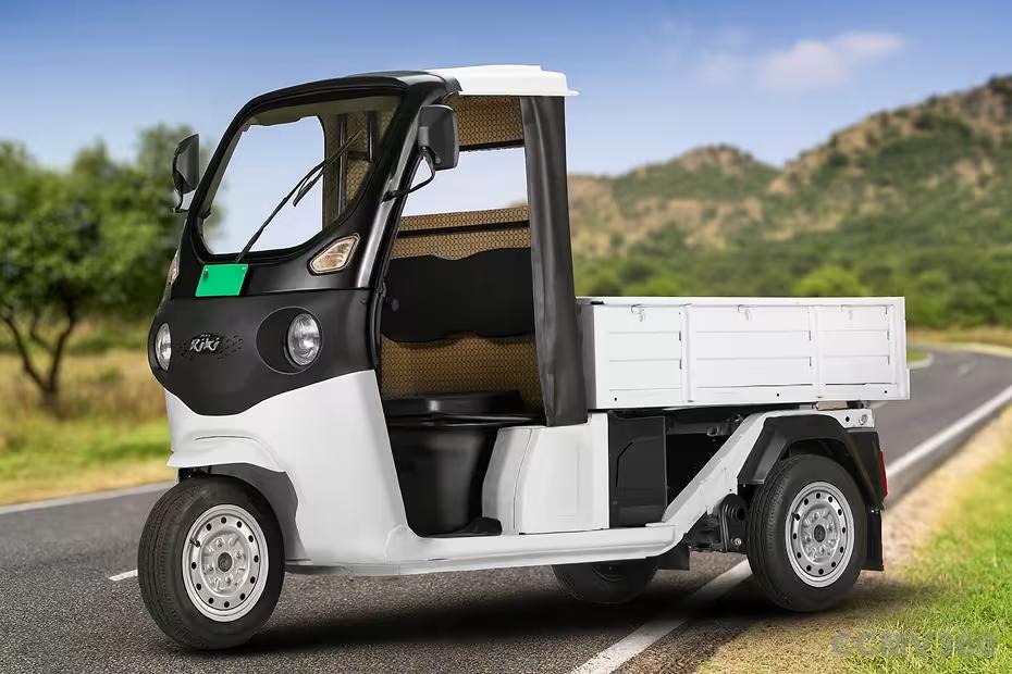 Bajaj Riki P4005 Left Front Three Quarter Bajaj Riki P4005 Left Front Three Quarter