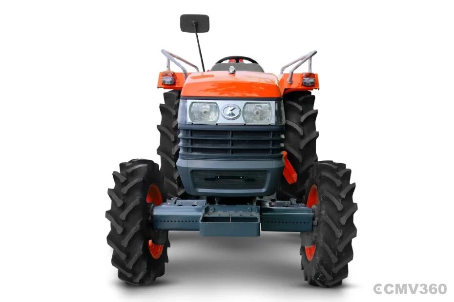 Kubota L4508 Front View Kubota L4508 Front View