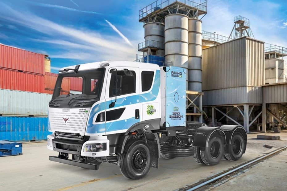 Montra Electric Rhino 5538 EV Left Front Three Quarter Montra Electric Rhino 5538 EV Left Front Three Quarter